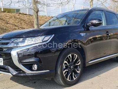 Usado Mitsubishi Outlander P-HEV 203 CV (149 kW) 2016 Negro SUV