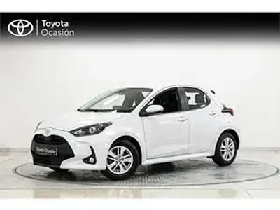 Usado Toyota Yaris Active 116 CV (85 kW) 2025 Blanco Utilitario