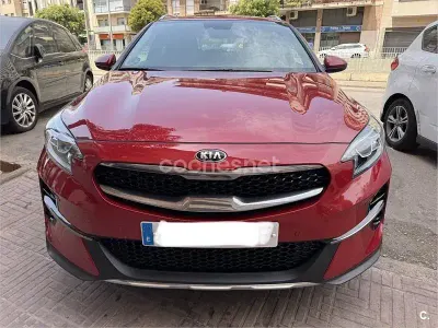 Usado Kia XCeed 136 CV (100 kW) 2021 Granate SUV