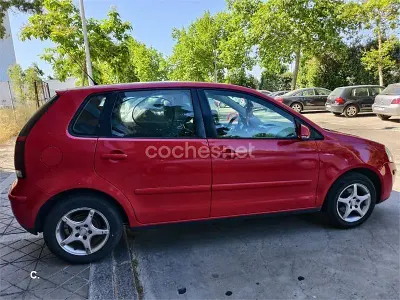 Usado VW Polo Edition 70 CV (51 kW) 2006 Rojo Utilitario