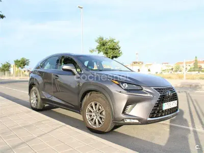 Usado Lexus NX300h Business Edition 197 CV (144 kW) 2019 Gris / plata SUV