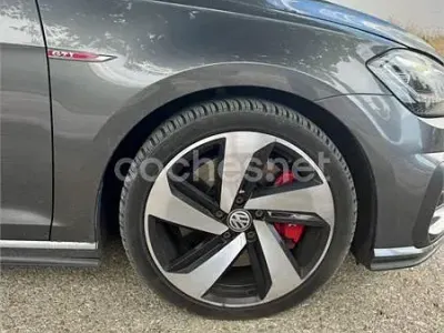 Usado VW Golf VII GTI 245 CV (180 kW) 2019 Gris / plata Berlina