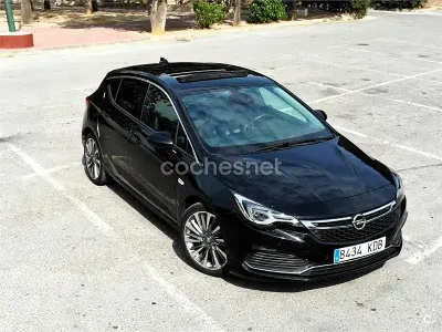 Usado Opel Astra Excellence 160 CV (117 kW) 2017 Negro Berlina