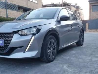 Usado Peugeot e-208 Active 100 kW (136 CV) 2023 Azul Utilitario