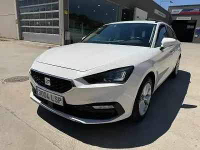 Usado Seat Leon Style 115 CV (84 kW) 2021 Blanco Familiar