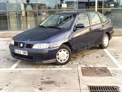 Azul Usado 2001 Seat Cordoba Stella Berlina | 1490 € (Precio justo)