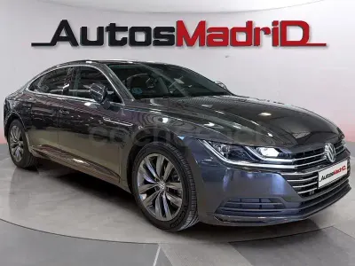 Usado VW Arteon 150 CV (110 kW) 2020 Gris / plata Berlina