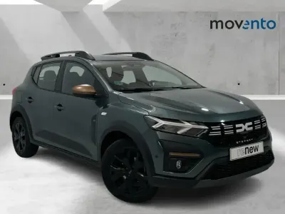 Käytetty Dacia Sandero Extreme 110 HP (80 kW) 2024 Vihreä Sedan