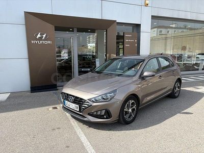Usado Hyundai i30 120 CV (88 kW) 2022 Beige Berlina