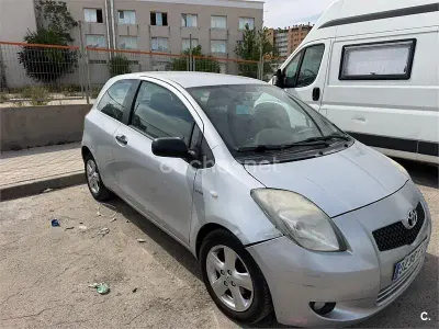 Usado Toyota Yaris 90 CV (66 kW) 2008 Gris / plata Utilitario