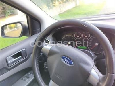 Usado Ford Focus Ghia 109 CV (80 kW) 2005 Negro Berlina