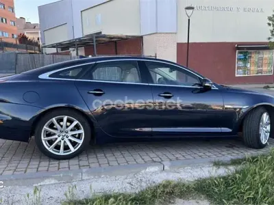 Usado Jaguar XJ Premium Luxury 275 CV (202 kW) 2013 Azul Berlina