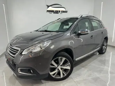 Usado Peugeot 2008 Allure 115 CV (84 kW) 2014 Gris / plata SUV