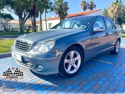 Usado Mercedes C220 Avantgarde 149 CV (109 kW) 2005 Azul Berlina