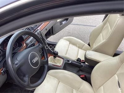 Usado Audi A4 115 CV (84 kW) 2001 Azul Berlina