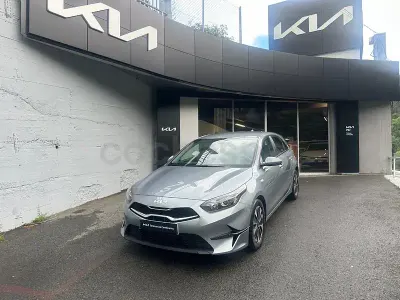 Usado Kia Ceed 100 CV (73 kW) 2025 Gris / plata Utilitario