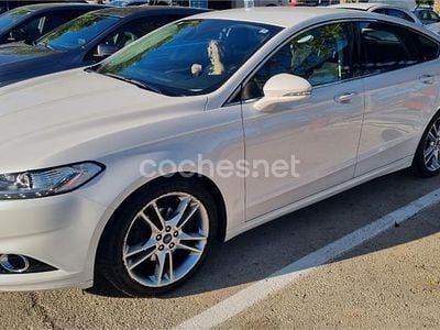 Usado Ford Mondeo Titanium 180 CV (132 kW) 2016 Gris / plata Berlina