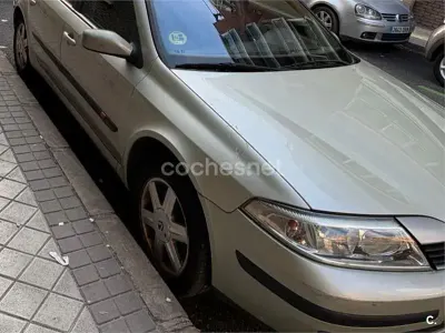 Usado Renault Laguna II Authentique 123 CV (90 kW) 2001 Verde Berlina