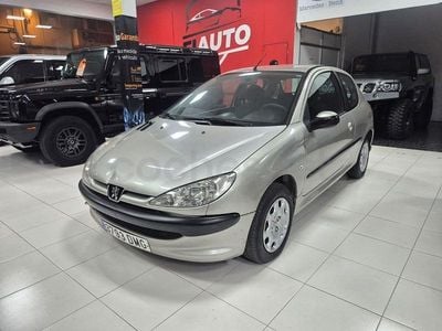 Usado Peugeot 206 70 CV (51 kW) 2005 Gris / plata Berlina