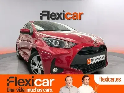 Usado Toyota Yaris Active 116 CV (85 kW) 2025 Rojo Utilitario