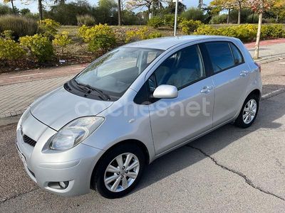 Gris / plata Usado 2009 Toyota Yaris Berlina | 5699 € (Precio justo)