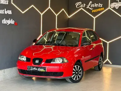 Usado Seat Ibiza Fresh 64 CV (47 kW) 2003 Rojo Utilitario