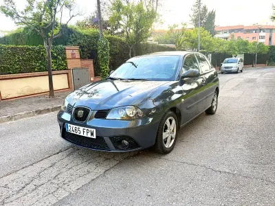 Begagnad Seat Ibiza Sport 80 HK (58 kW) 2007 Grå Halvkombi
