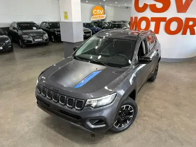 Usado Jeep Compass Limited 240 CV (176 kW) 2023 Gris / plata SUV