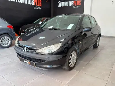 Usado Peugeot 206 70 CV (51 kW) 2005 Negro Berlina