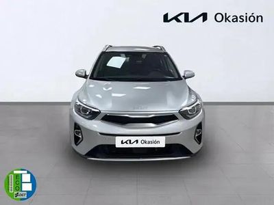 Käytetty Kia Stonic 101 HP (74 kW) 2023 Harmaa Katumaasturi