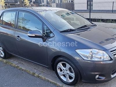 Usado Toyota Auris Active 90 CV (66 kW) 2011 Marrón Utilitario