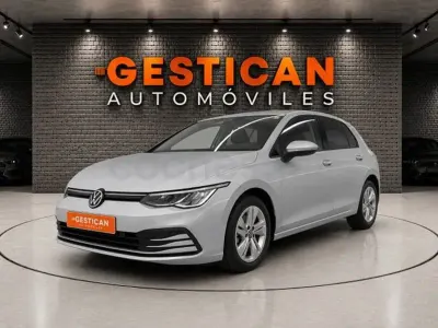 Usado VW Golf VIII Life 110 CV (80 kW) 2021 Gris / plata Berlina