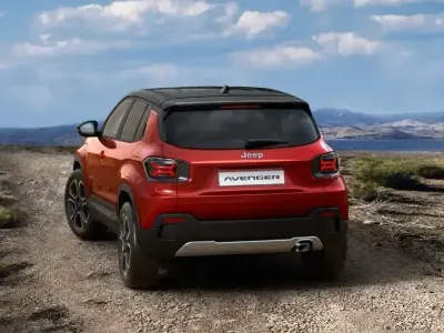 Usado Jeep Avenger Summit 100 CV (73 kW) 2024 Rojo SUV