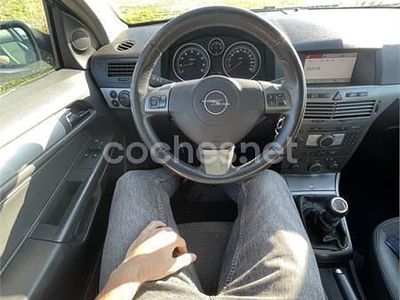 Usado Opel Astra GTC Sport 170 CV (125 kW) 2006 Gris / plata Berlina