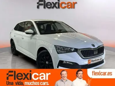 Usado Skoda Scala Ambition 110 CV (80 kW) 2021 Blanco Utilitario
