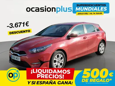 Usado Kia Ceed 136 CV (100 kW) 2023 Rojo Utilitario