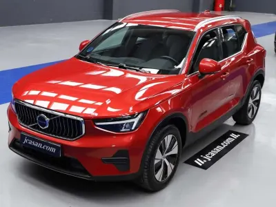 Usado Volvo XC40 Core 211 CV (155 kW) 2022 Rojo SUV