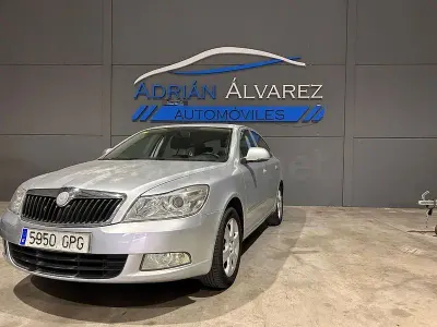 Usado Skoda Octavia 105 CV (77 kW) 2009 Gris / plata Berlina