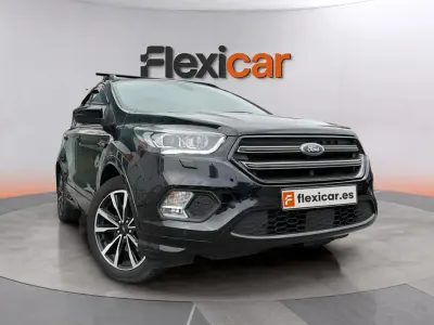 Usado Ford Kuga ST-Line 150 CV (110 kW) 2018 Negro SUV