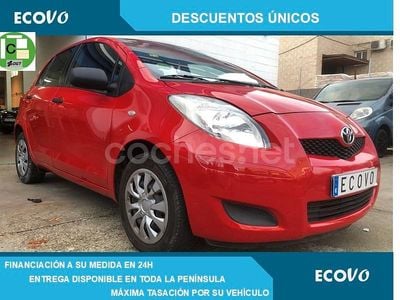 Rojo Usado 2011 Toyota Yaris Live Berlina | 7490 € (Un poco caro)