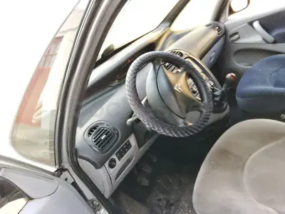Usado Citroën Xsara Picasso Exclusive 90 CV (66 kW) 2005 Gris / plata Monovolumen