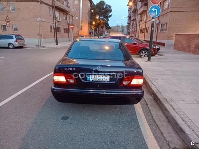 Usado Mercedes E280 Avantgarde 193 CV (141 kW) 1997 Negro Berlina