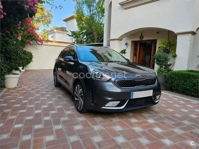 Usado Kia Niro 141 CV (103 kW) 2017 Gris / plata SUV