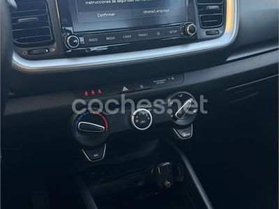 Usado Kia Stonic 84 CV (61 kW) 2022 Verde SUV