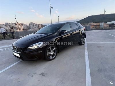 Usado Volvo V40 R-Design Momentum 120 CV (88 kW) 2016 Negro Berlina