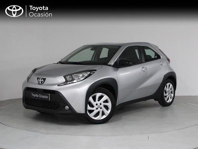 Usado Toyota Aygo X Play 72 CV (52 kW) 2024 Gris / plata SUV