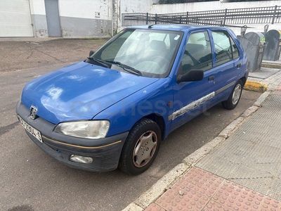 Usado Peugeot 106 58 CV (42 kW) 2000 Azul Utilitario