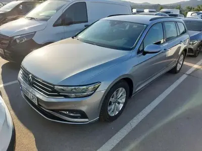 Usado VW Passat Business 122 CV (89 kW) 2021 Gris Familiar
