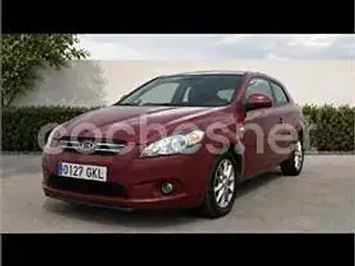 Usado Kia Ceed Active 115 CV (84 kW) 2009 Granate Utilitario