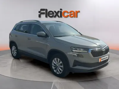Usado Skoda Karoq Selection 116 CV (85 kW) 2024 Gris SUV